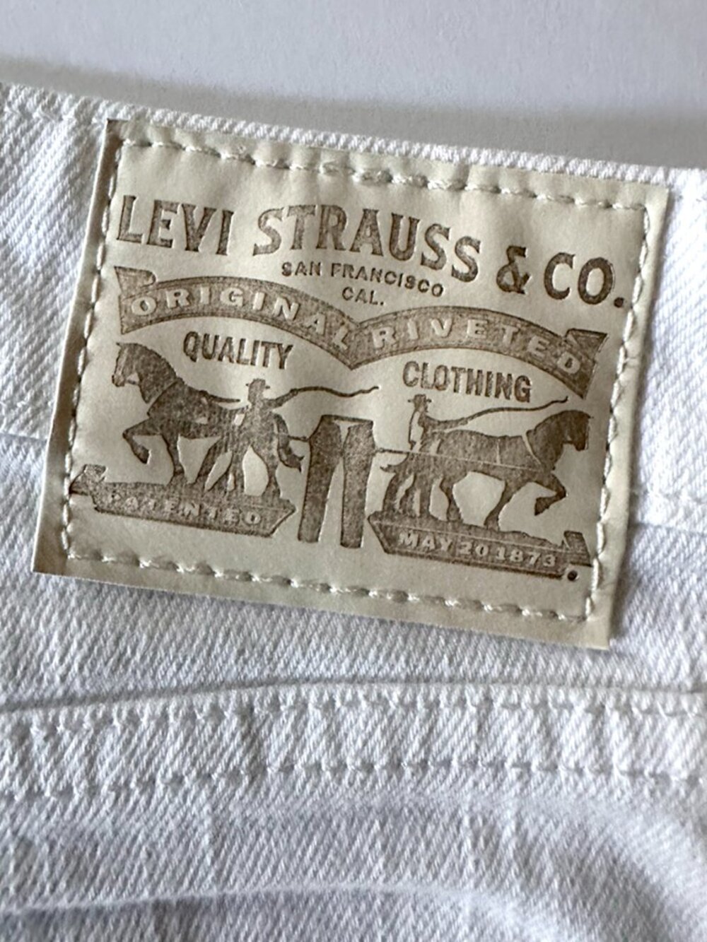 Levi's White Denim Shorts 14 Mid Rise Stretch Raw Hem 4" Inseam - Picture 4 of 11